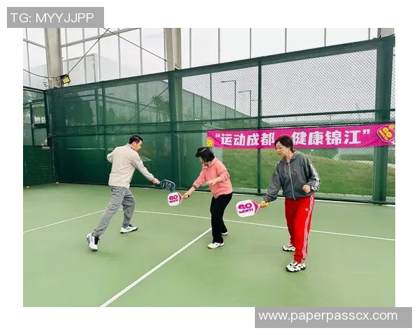 成都网球队实力揭秘：网球巨献背后的训练与奋斗故事